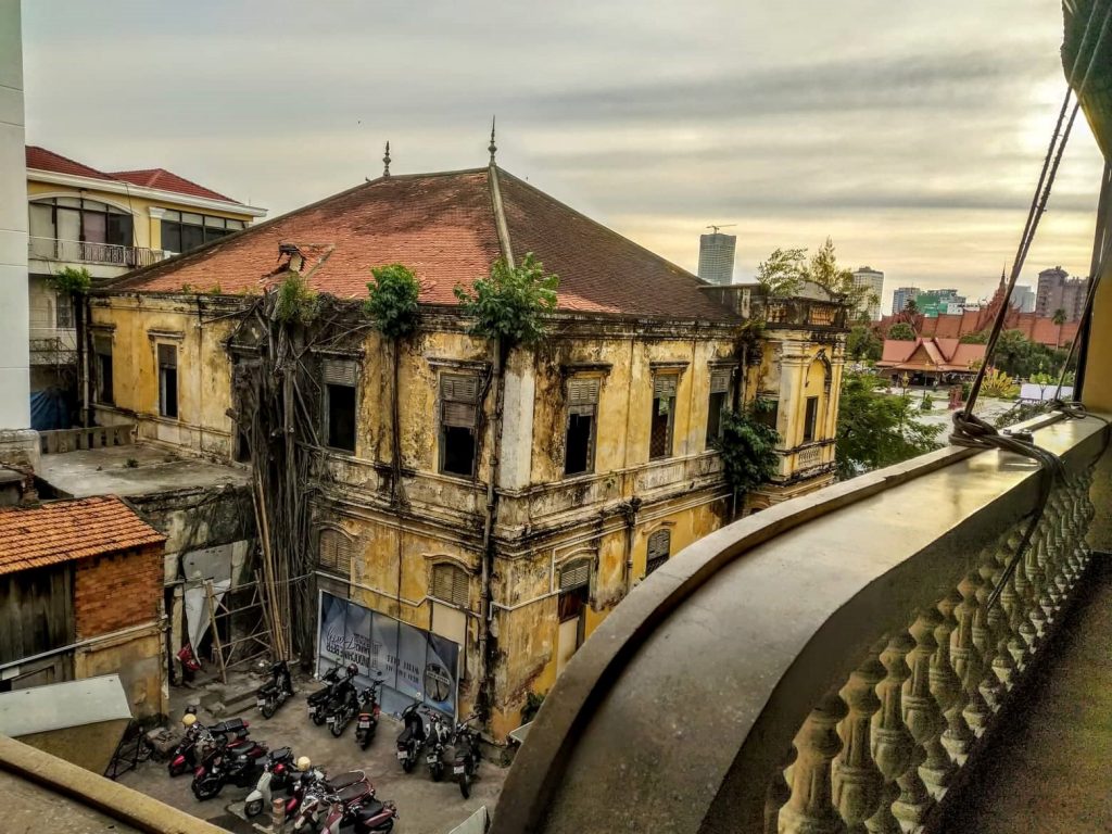 A dying mansion and the Royal Palace (Far right)